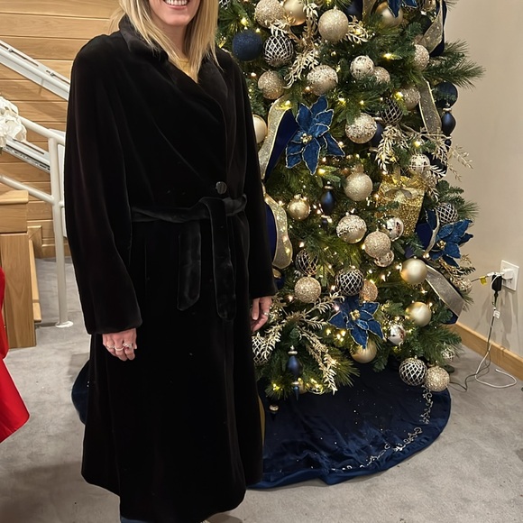 NEW modern Black Sheared MINK 48 inch long coat with belt. Never worn. - Picture 4 of 4